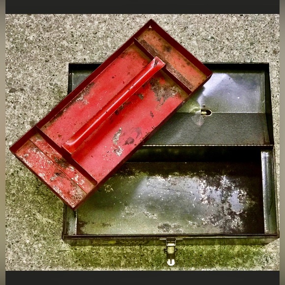 Mid Century Vintage Atkinson Metal Tool Box - Picture 6 of 10